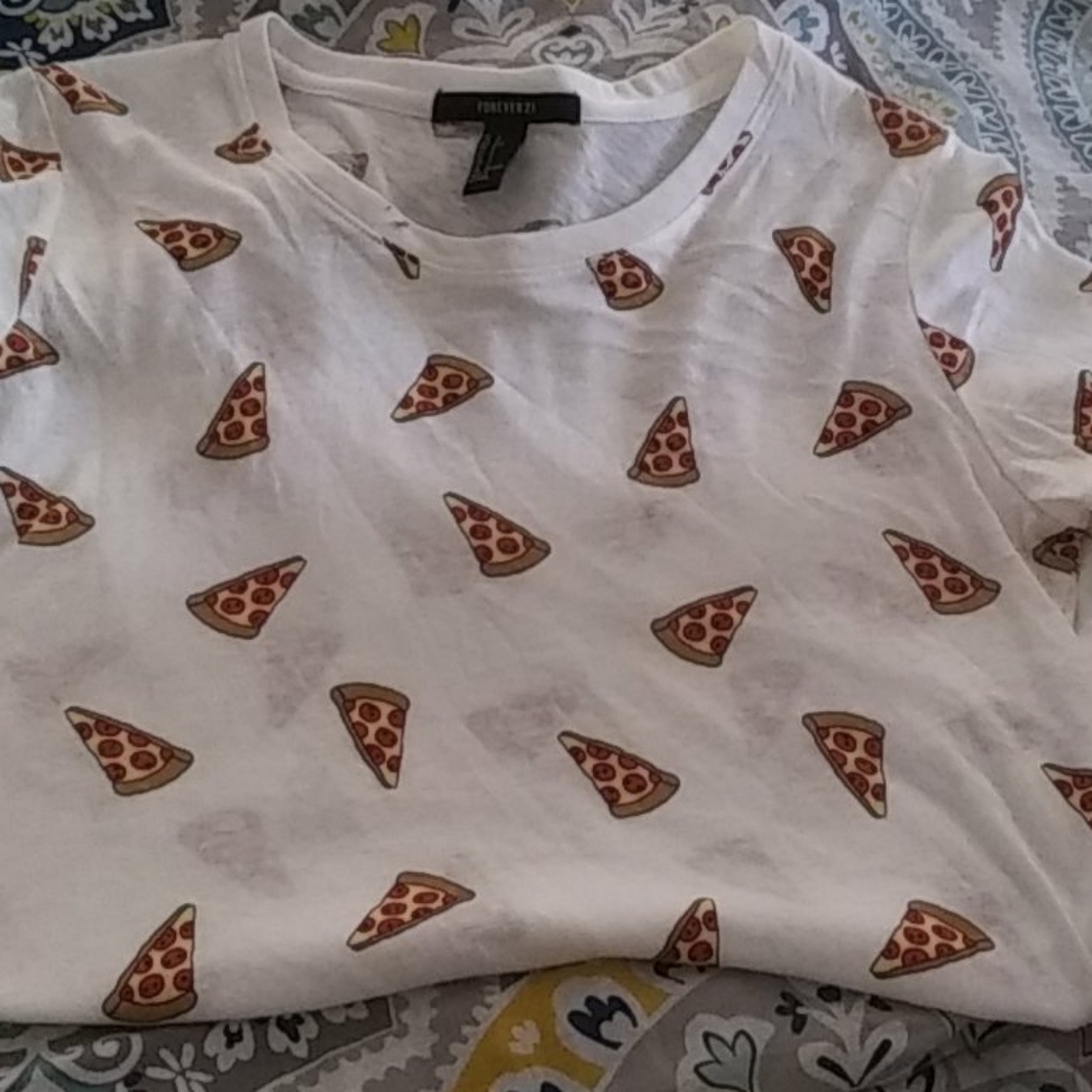 Pizza print tee Forever 21 NWOT Size S